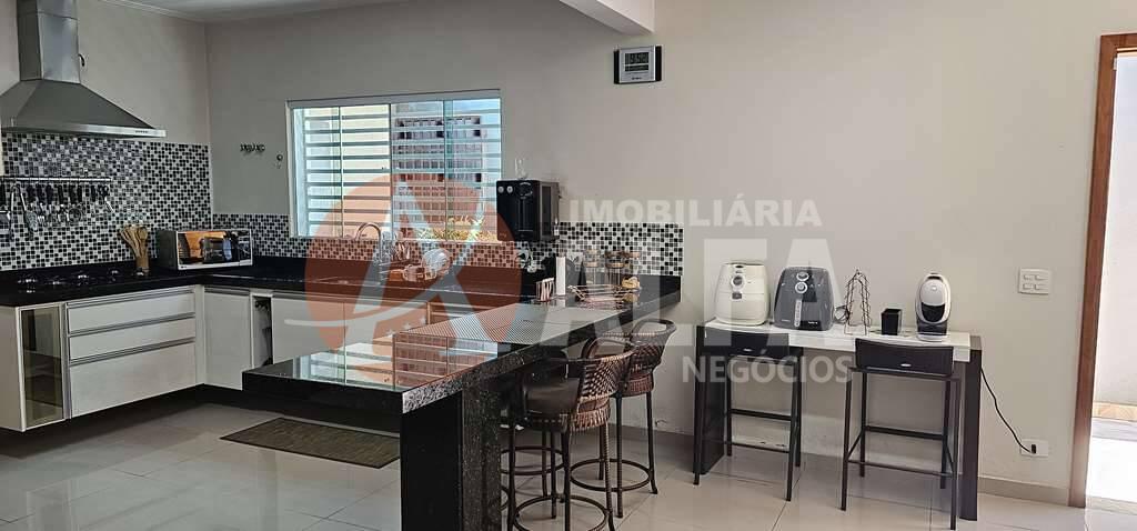 Casa à venda com 3 quartos, 358m² - Foto 24