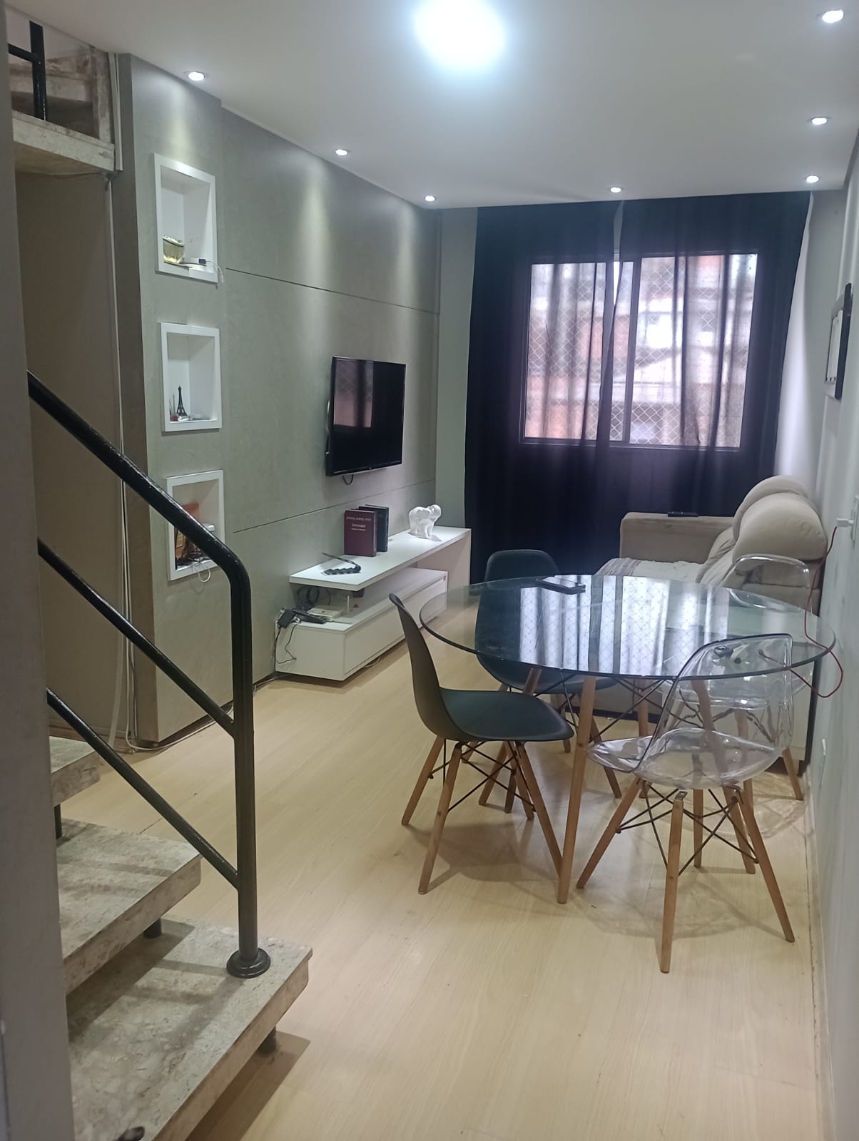 DUPLEX  94m2 (V) - 04 Dormitórios - Condomínio Residencial Essence - Jardim Nova Vida - Cotia