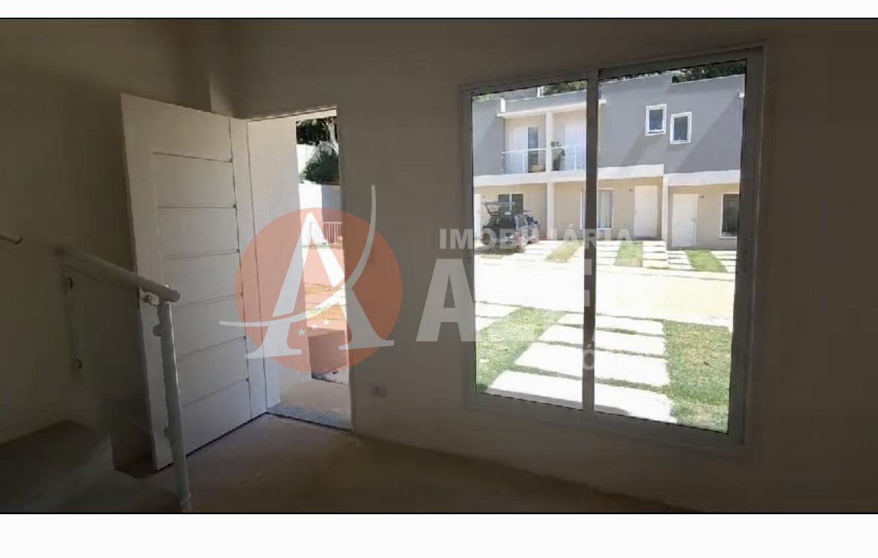 Casa à venda com 3 quartos, 100m² - Foto 4