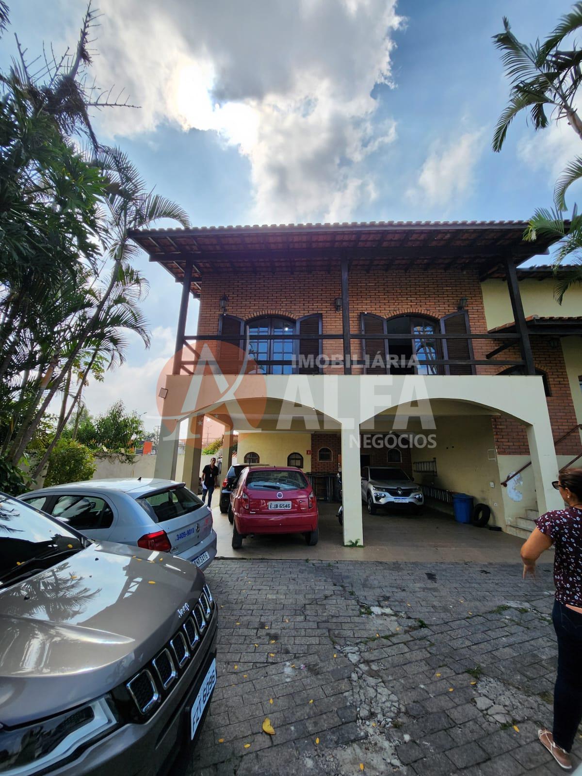 LINDA CASA (V) - 04 DORMITÓRIOS SENDO 01 SUÍTE- SANTO ANTONIO DO PORTÃO - COTIA / SP