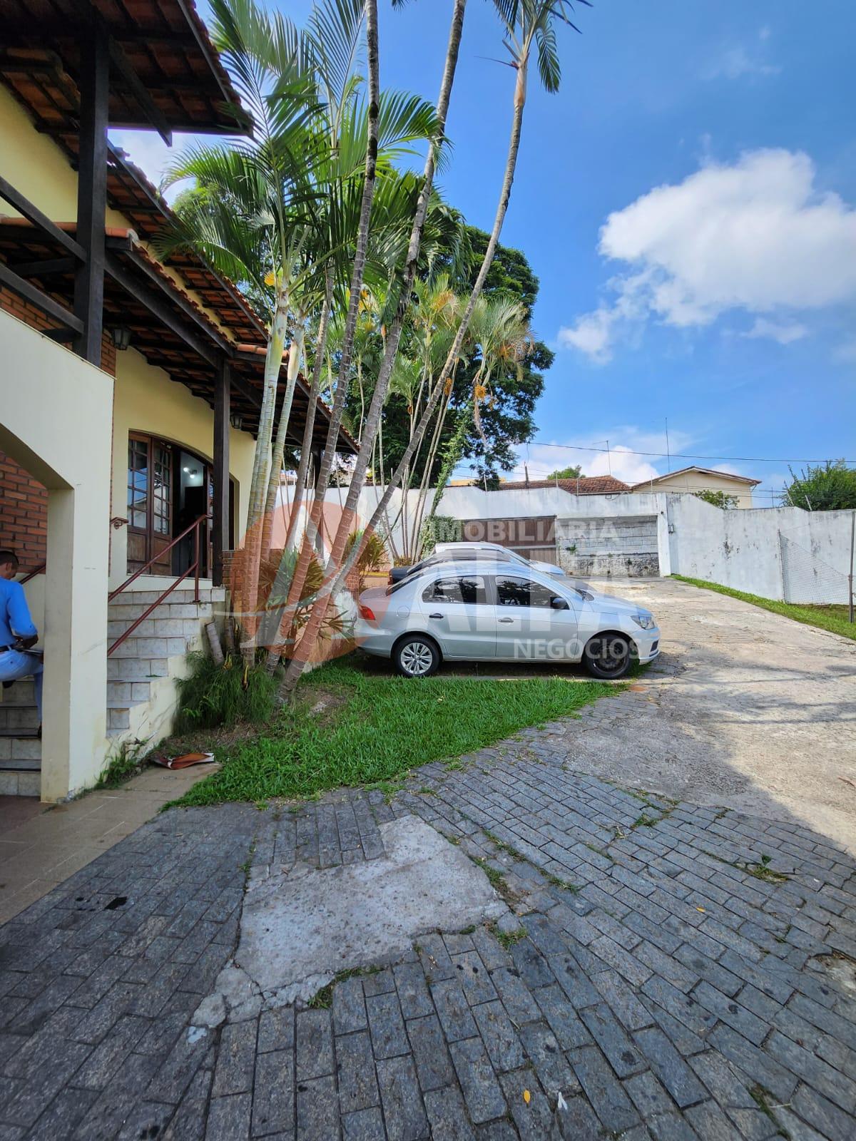 LINDA CASA (V) - 04 DORMITÓRIOS SENDO 01 SUÍTE- SANTO ANTONIO DO PORTÃO - COTIA / SP