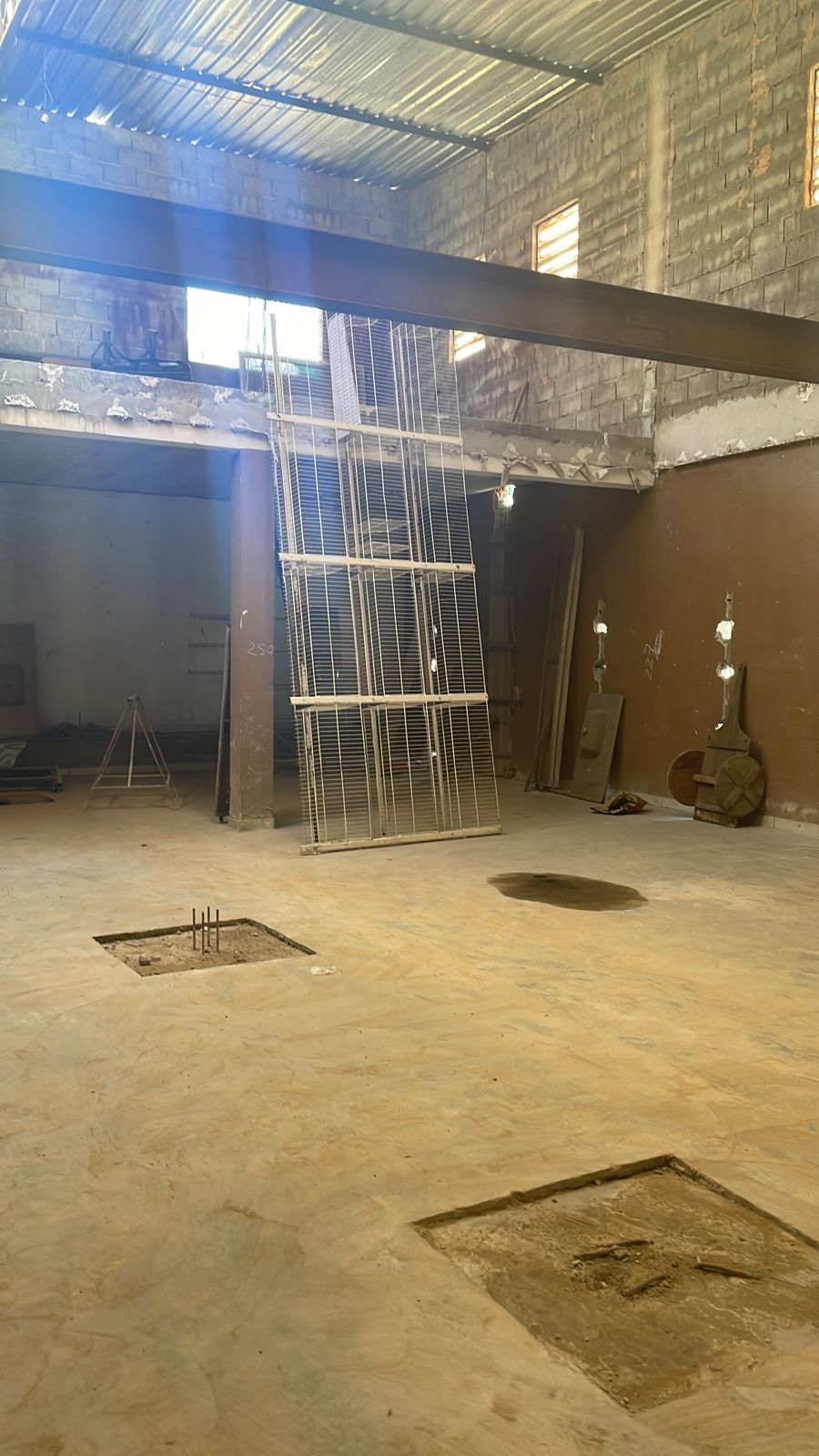 SALA COMERCIAL 270M - EST. DA ROSELANDIA - COTIA/SP
