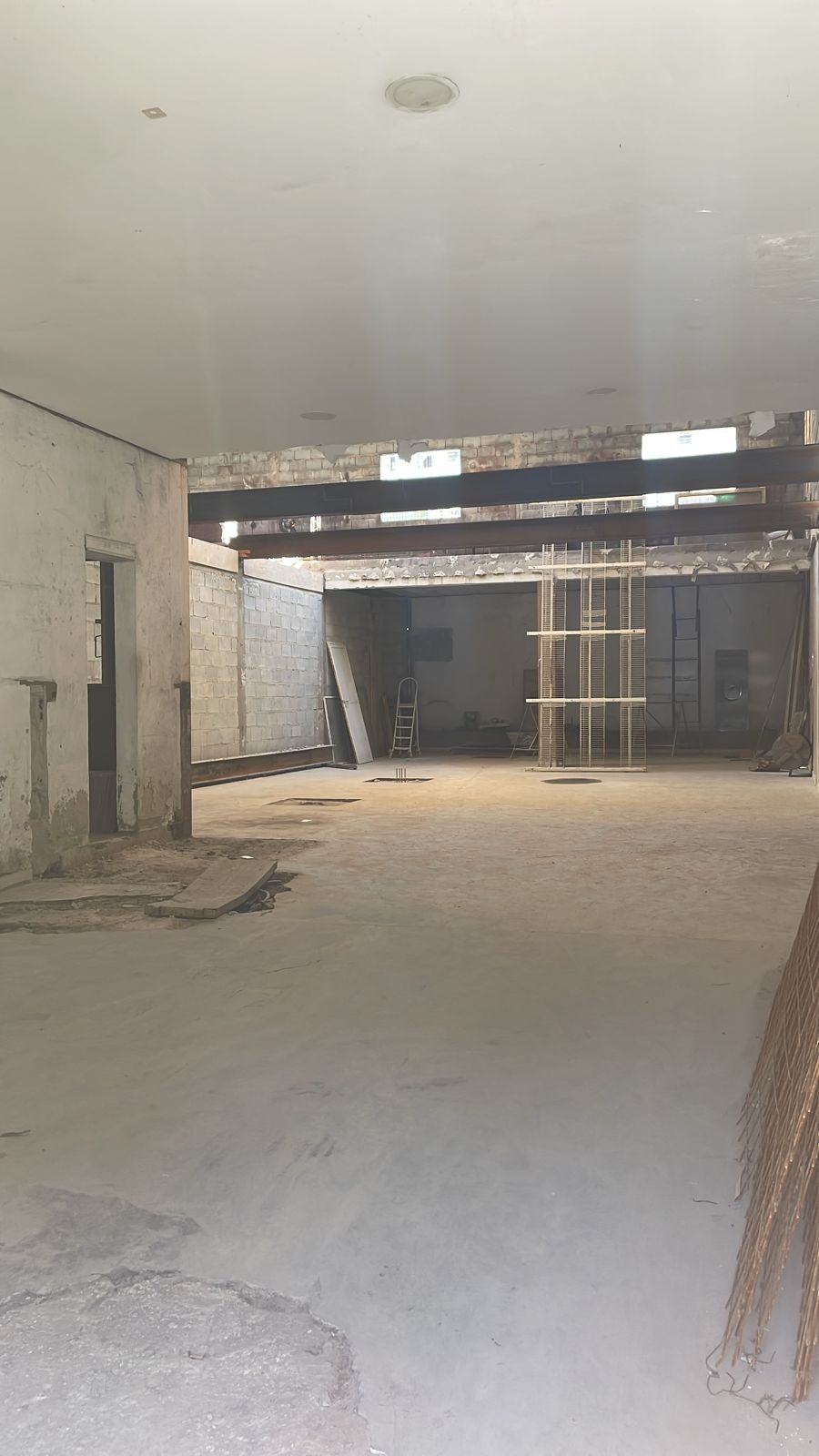 SALA COMERCIAL 270M - EST. DA ROSELANDIA - COTIA/SP