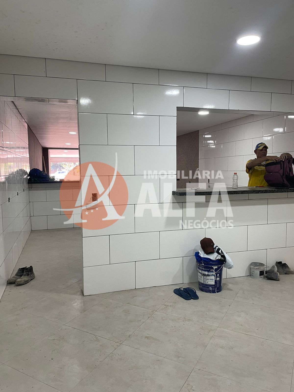 SALA COMERCIAL 270M - EST. DA ROSELANDIA - COTIA/SP