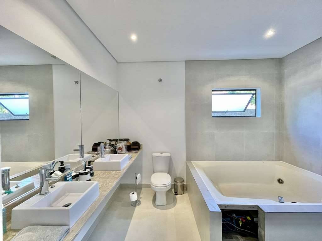 Casa à venda com 3 quartos, 277m² - Foto 11