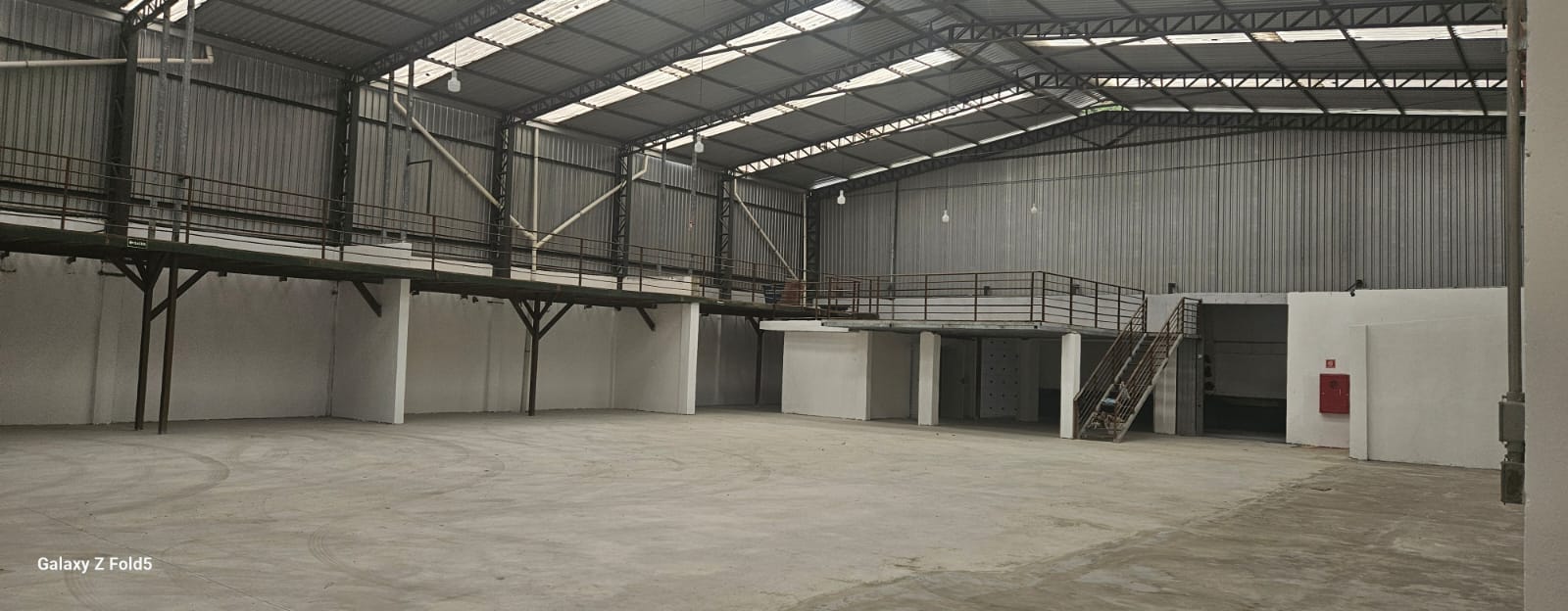 GALPÃO - 700M² - JD. COLIBRI - COTIA/SP