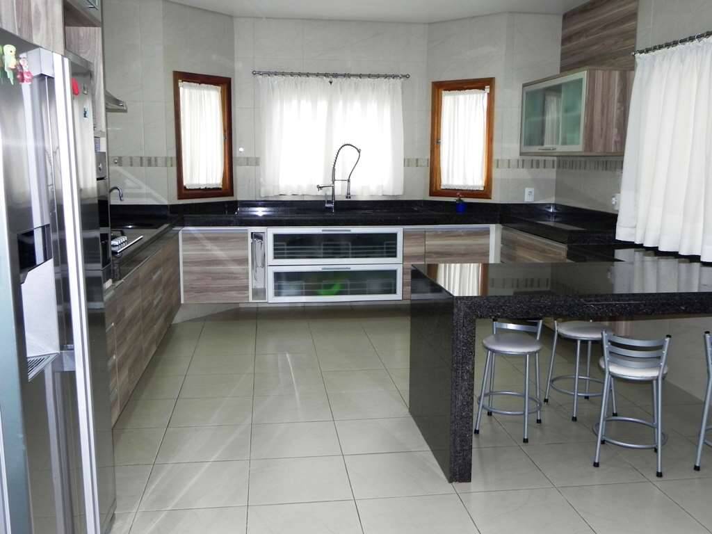 Casa para alugar com 5 quartos, 890m² - Foto 17