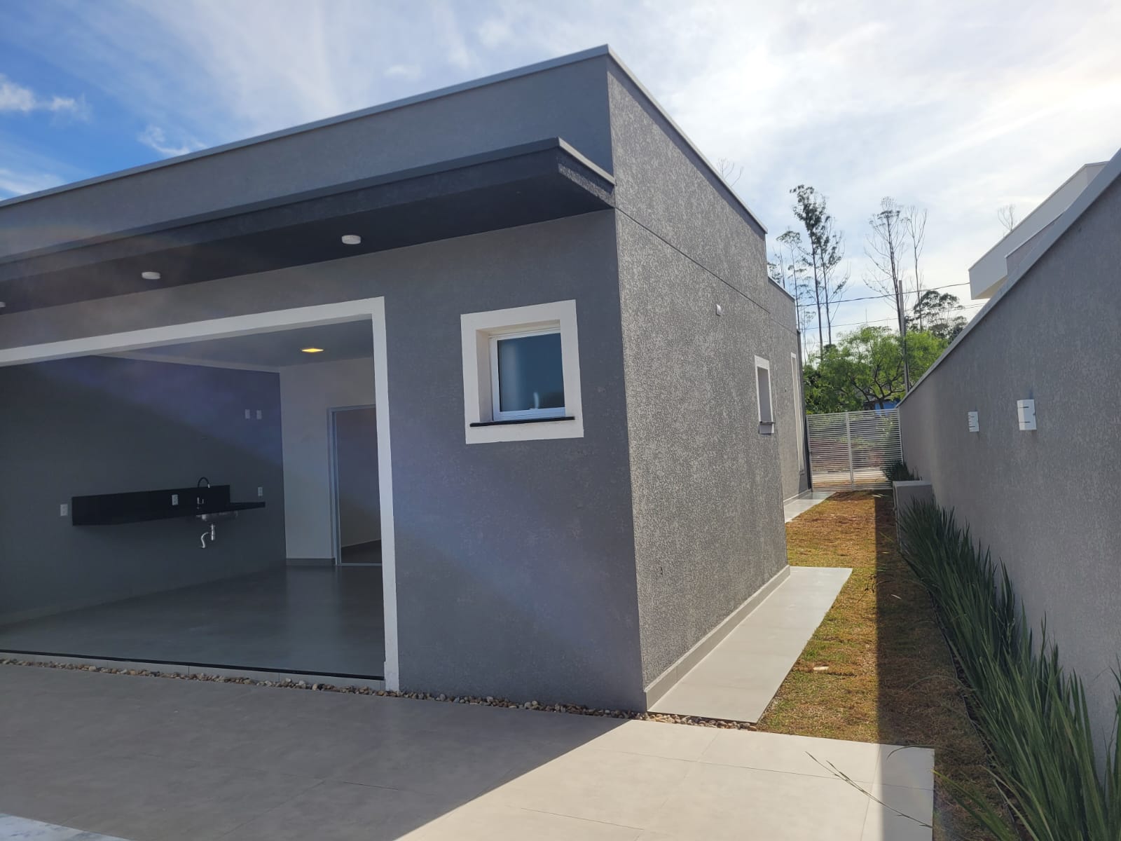 CASA TÉRREA - 03 DORMS - VILA REAL - COTIA/SP