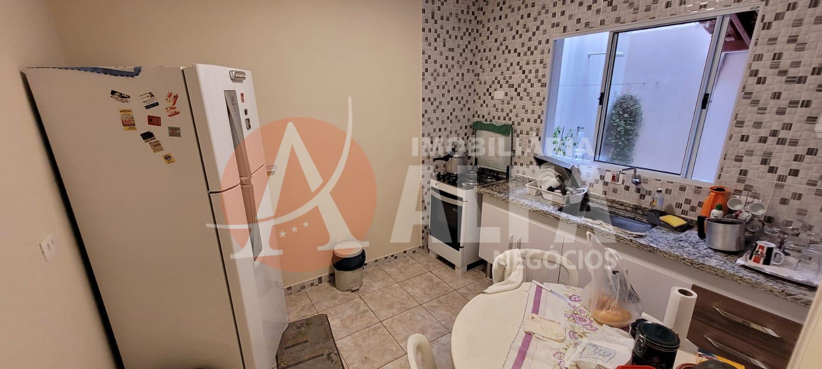 Casa com 2 Dormitórios - Condomínio Recanto das Graças II - Jardim Petrópolis - Cotia/SP