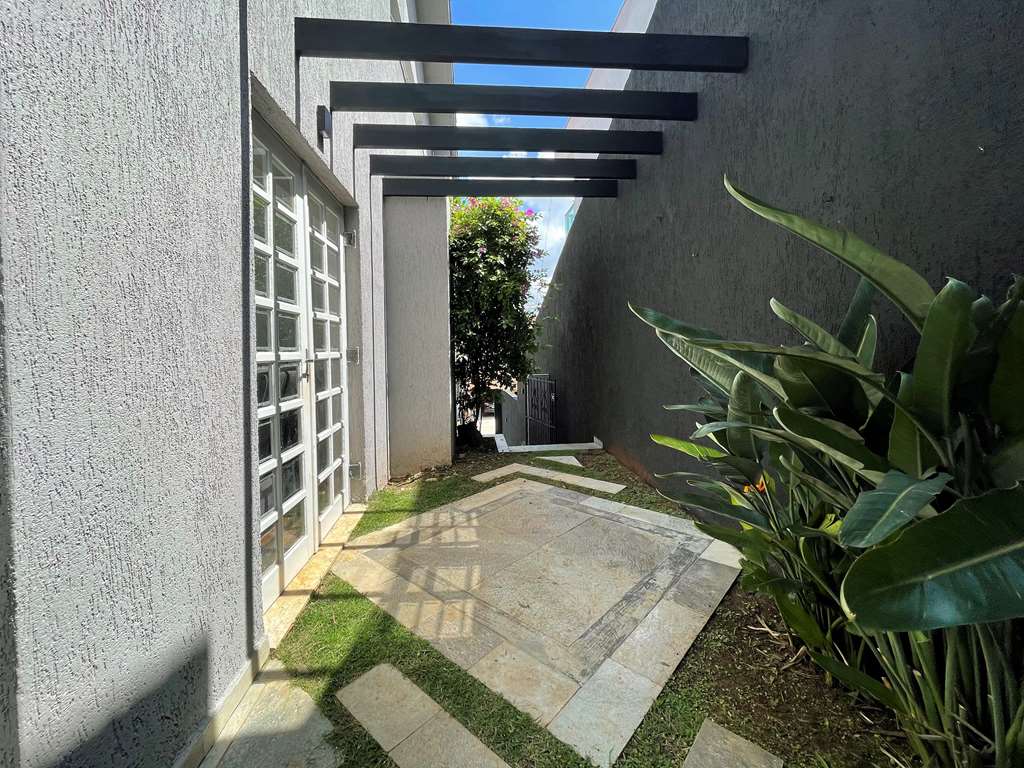 Casa - 05 dorms - Cond. São Paulo II - Cotia/SP
