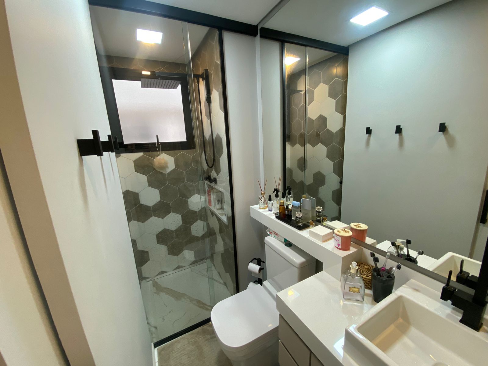 Apartamento com 2 Dormitórios - Condomínio Mirante Normandia - Jardim Pioneiro - Cotia / SP
