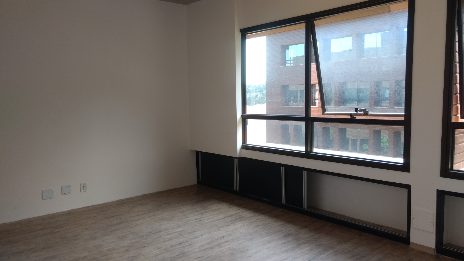 Conjunto Comercial-Sala para alugar com 1 quarto, 66m² - Foto 2