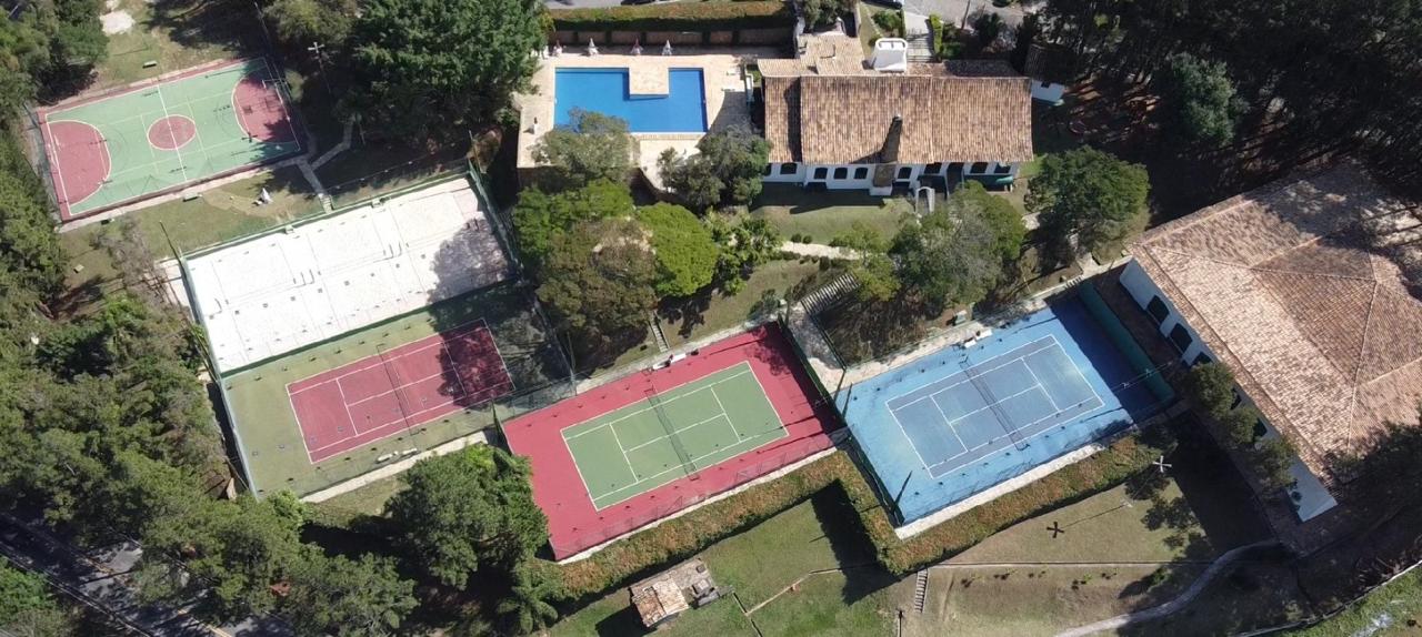 Terreno à venda com 1 quarto, 1040m² - Foto 1
