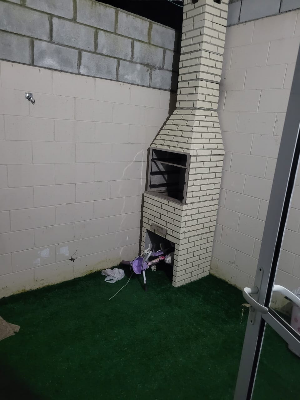 Oportunidade! Linda casa em Condomínio Residencial Ilha de Capri com 2 Dormitórios - Cotia/SP (Km26)