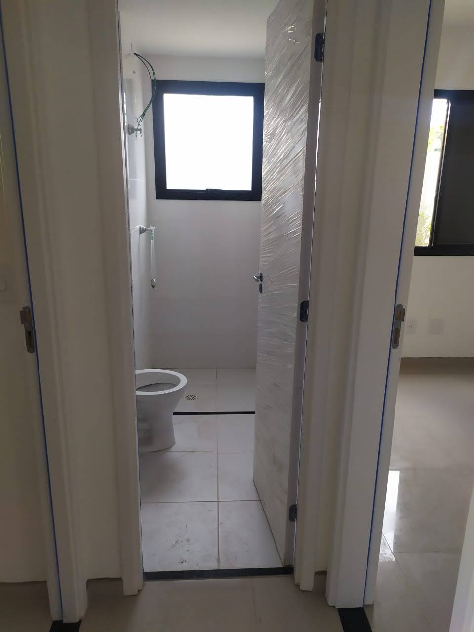 Apartamento (L) térreo - 2 Dormitórios - Condomínio Domus Tangará - Jardim Isis - Cotia