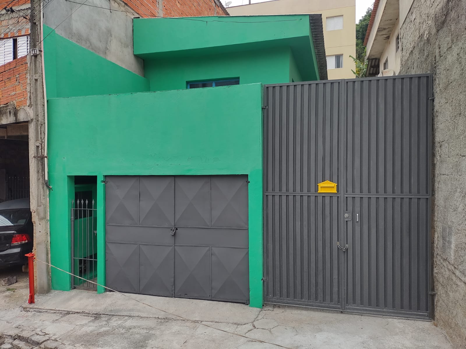 Casa com 01 dormitório e garagem fechada - Jardim Lava pés - Cotia - SP