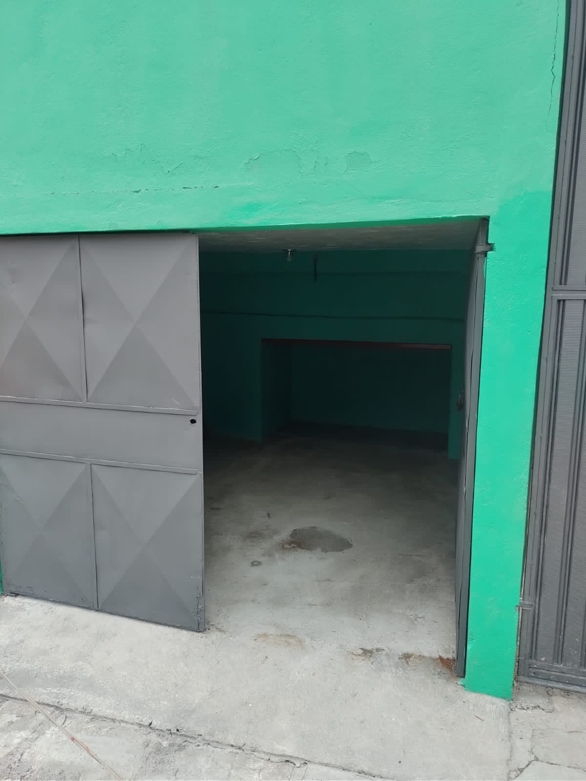 Casa com 01 dormitório e garagem fechada - Jardim Lava pés - Cotia - SP