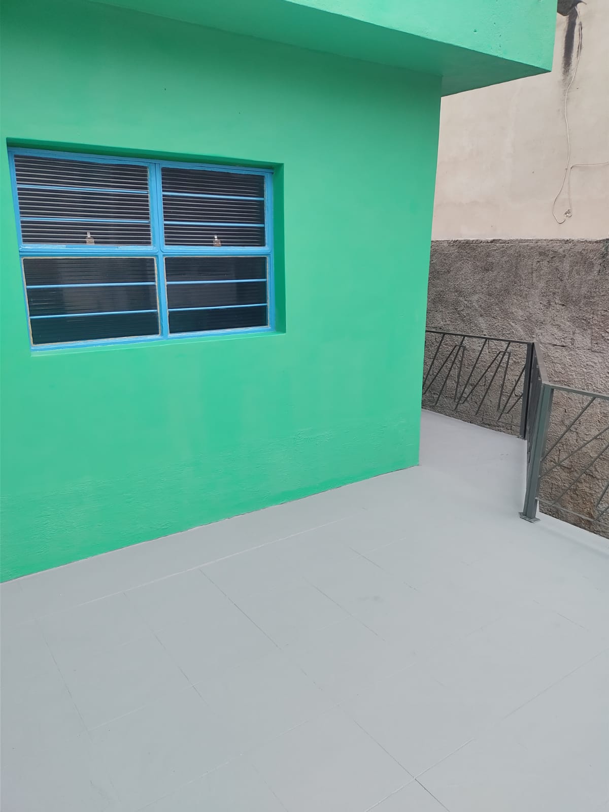 Casa com 01 dormitório e garagem fechada - Jardim Lava pés - Cotia - SP