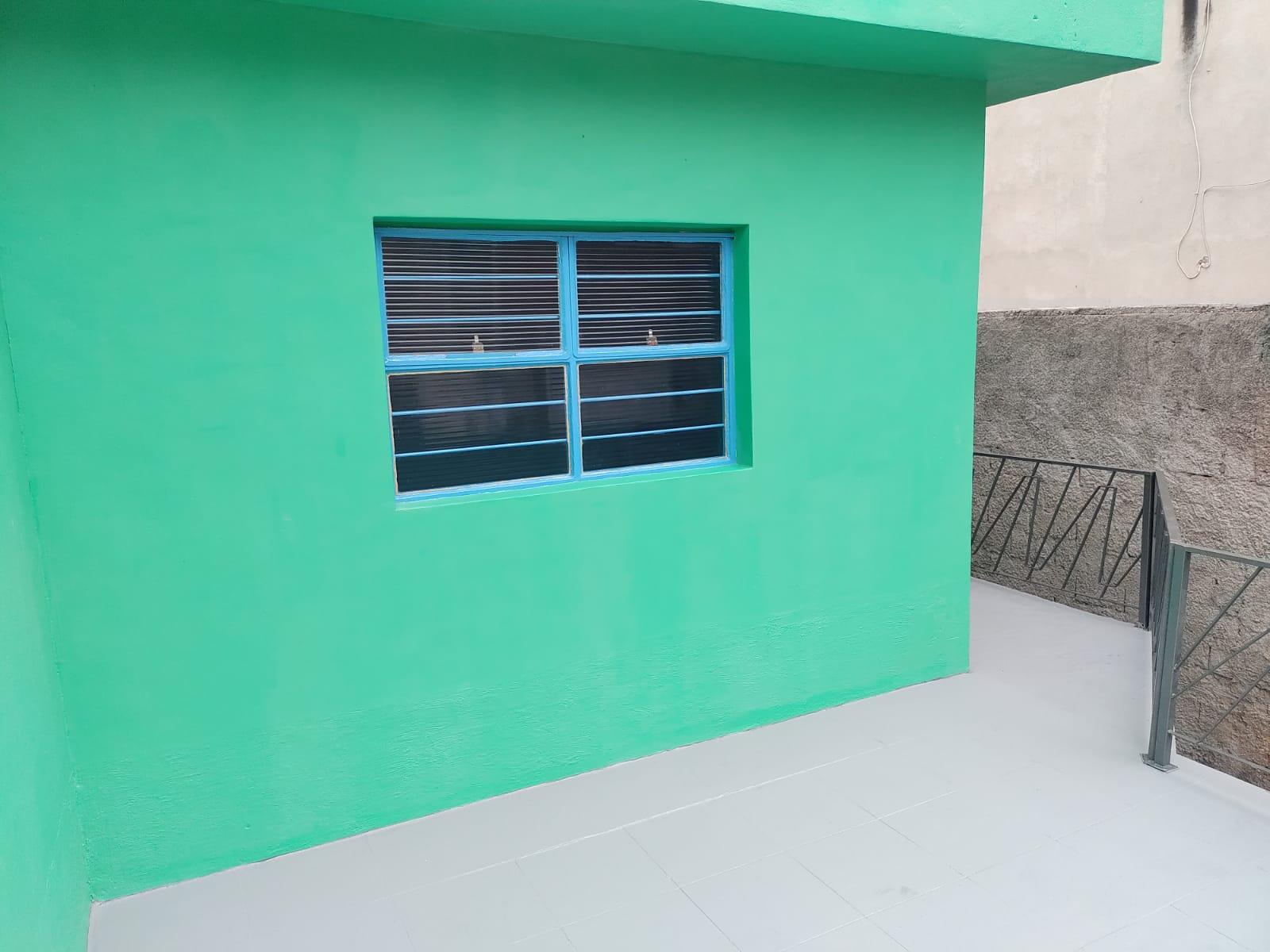 Casa com 01 dormitório e garagem fechada - Jardim Lava pés - Cotia - SP