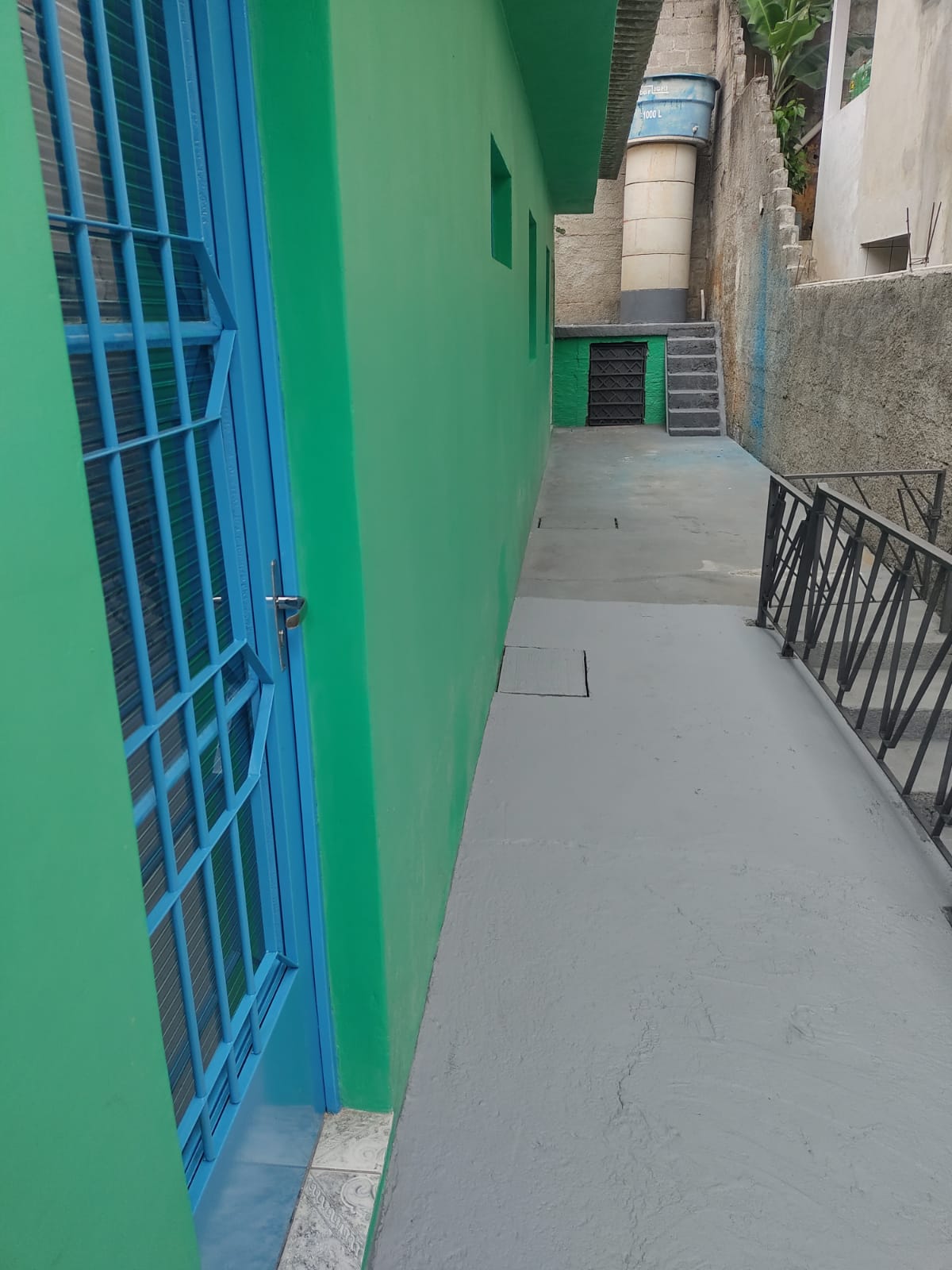Casa com 01 dormitório e garagem fechada - Jardim Lava pés - Cotia - SP