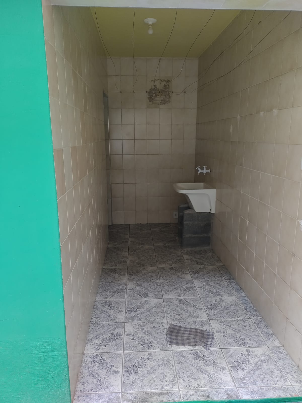 Casa com 01 dormitório e garagem fechada - Jardim Lava pés - Cotia - SP
