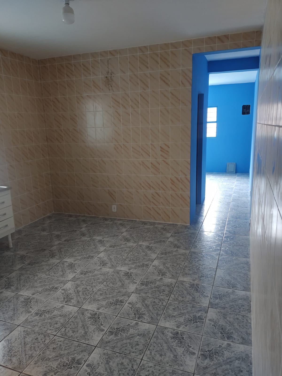 Casa com 01 dormitório e garagem fechada - Jardim Lava pés - Cotia - SP