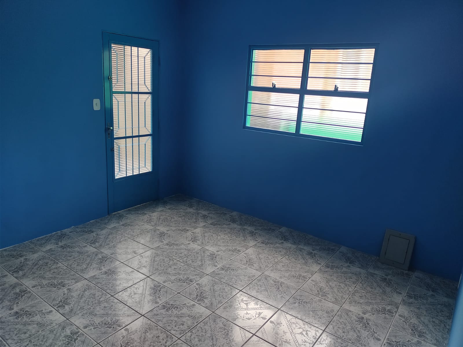 Casa com 01 dormitório e garagem fechada - Jardim Lava pés - Cotia - SP