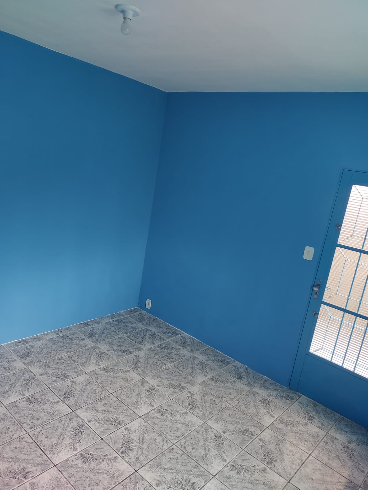 Casa com 01 dormitório e garagem fechada - Jardim Lava pés - Cotia - SP