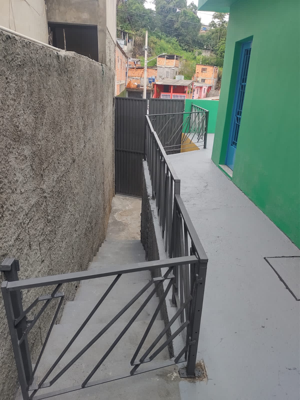 Casa com 01 dormitório e garagem fechada - Jardim Lava pés - Cotia - SP