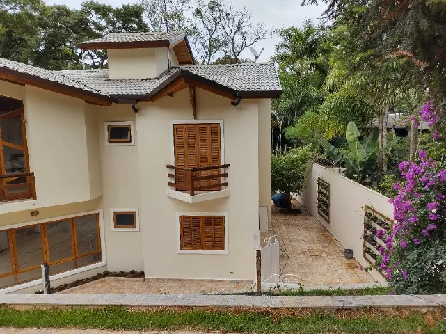 Casa para alugar com 4 quartos, 286m² - Foto 3