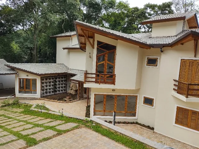 Casa para alugar com 4 quartos, 286m² - Foto 2