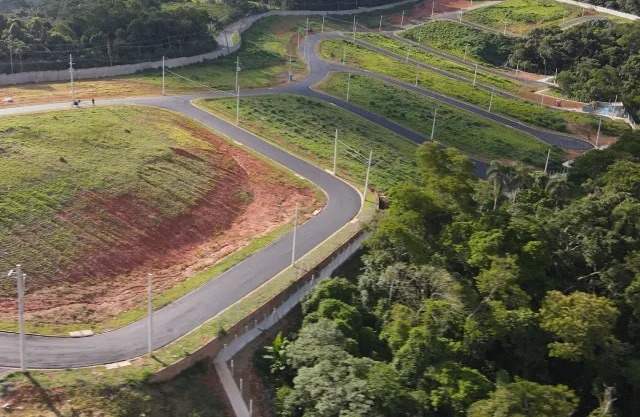 Terreno à venda com 1 quarto, 216m² - Foto 1