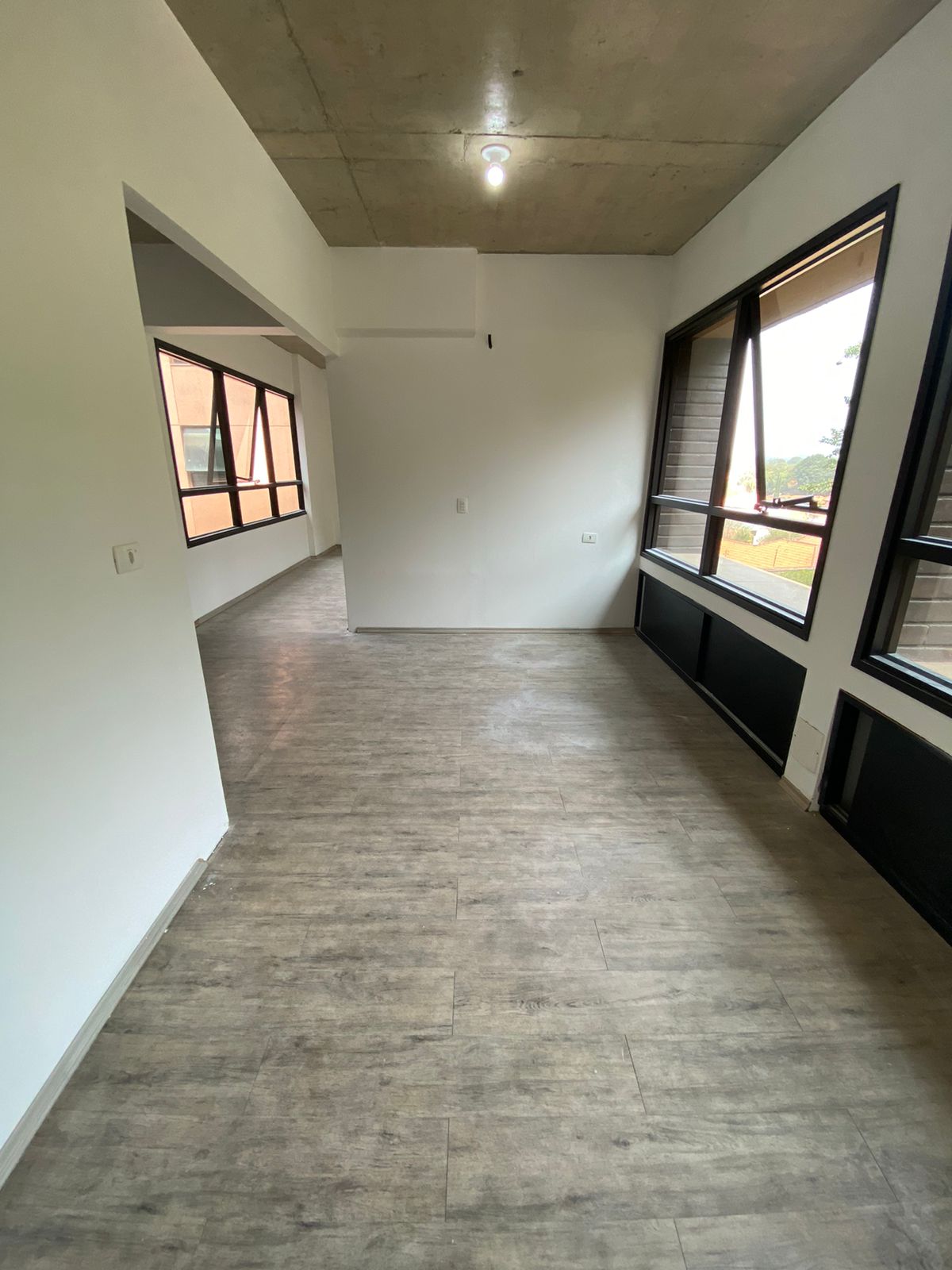 Conjunto Comercial-Sala para alugar com 1 quarto, 66m² - Foto 2