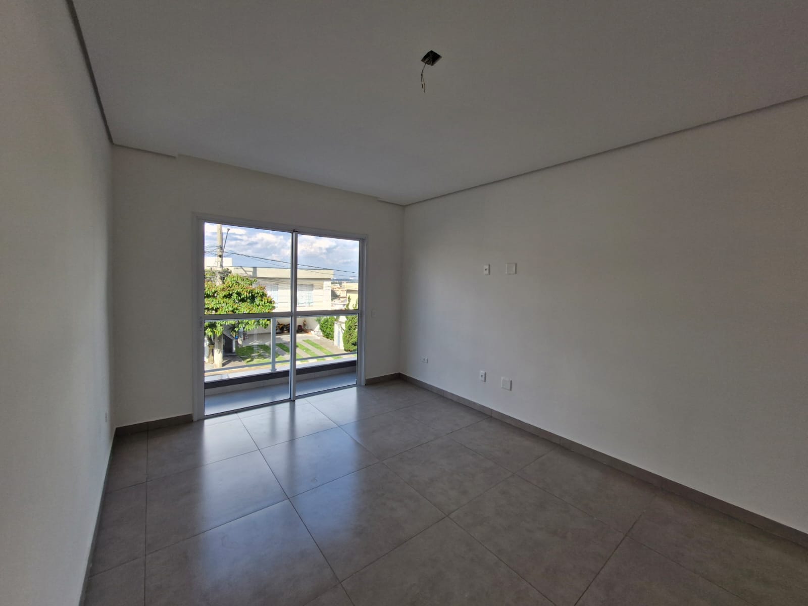 NOVISSIMA!!!  Casa com 02 Dormitórios sendo 01 suíte - Condomínio Residencial Villa D'Este - Jardim Rio das Pedras - Cotia/SP