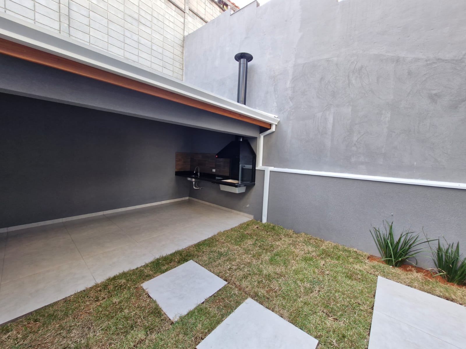NOVISSIMA!!!  Casa com 02 Dormitórios sendo 01 suíte - Condomínio Residencial Villa D'Este - Jardim Rio das Pedras - Cotia/SP