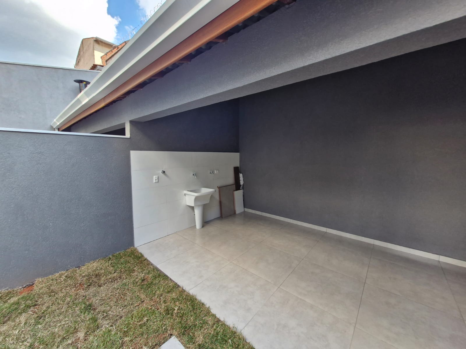 NOVISSIMA!!!  Casa com 02 Dormitórios sendo 01 suíte - Condomínio Residencial Villa D'Este - Jardim Rio das Pedras - Cotia/SP