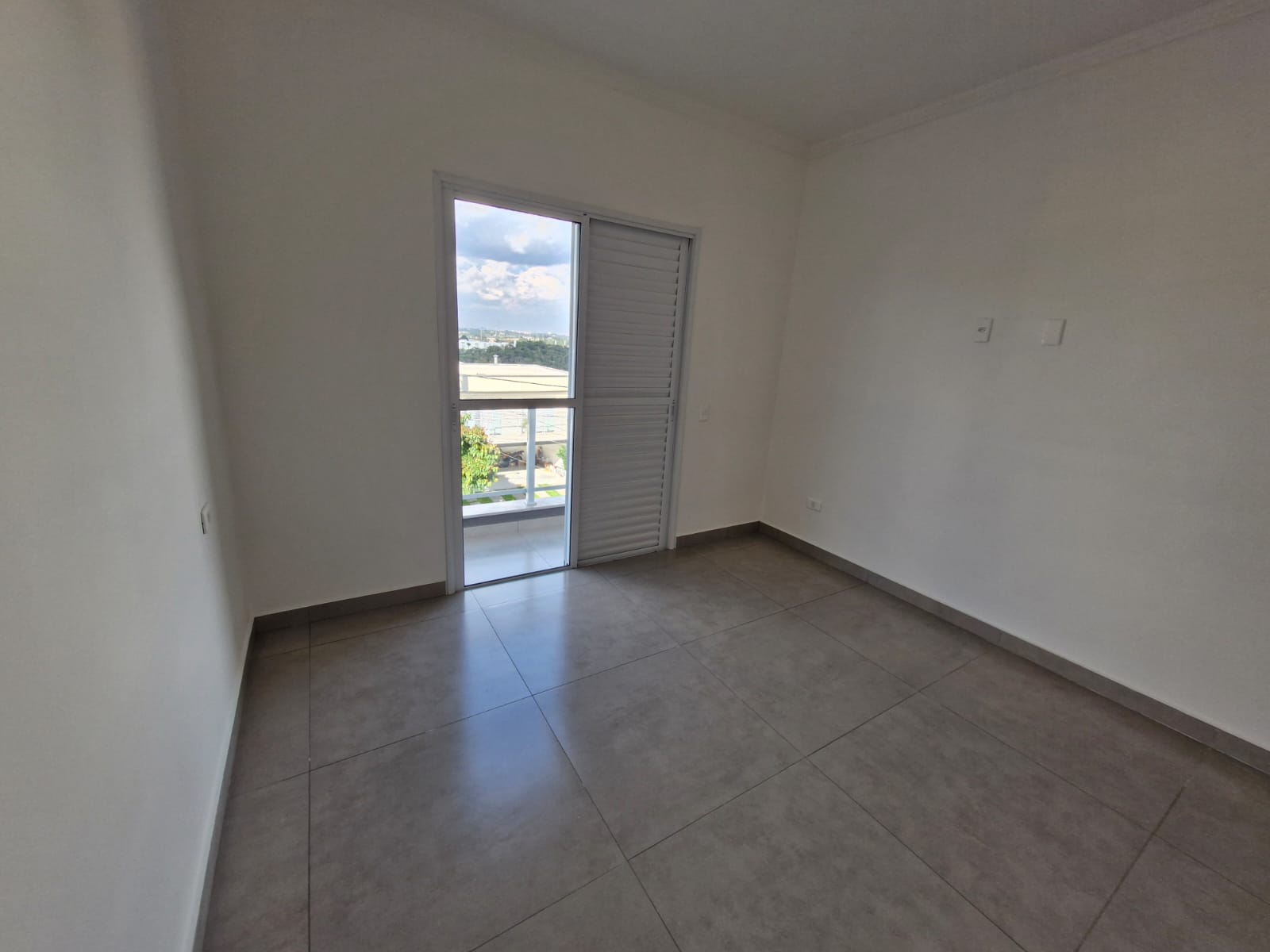 NOVISSIMA!!!  Casa com 02 Dormitórios sendo 01 suíte - Condomínio Residencial Villa D'Este - Jardim Rio das Pedras - Cotia/SP