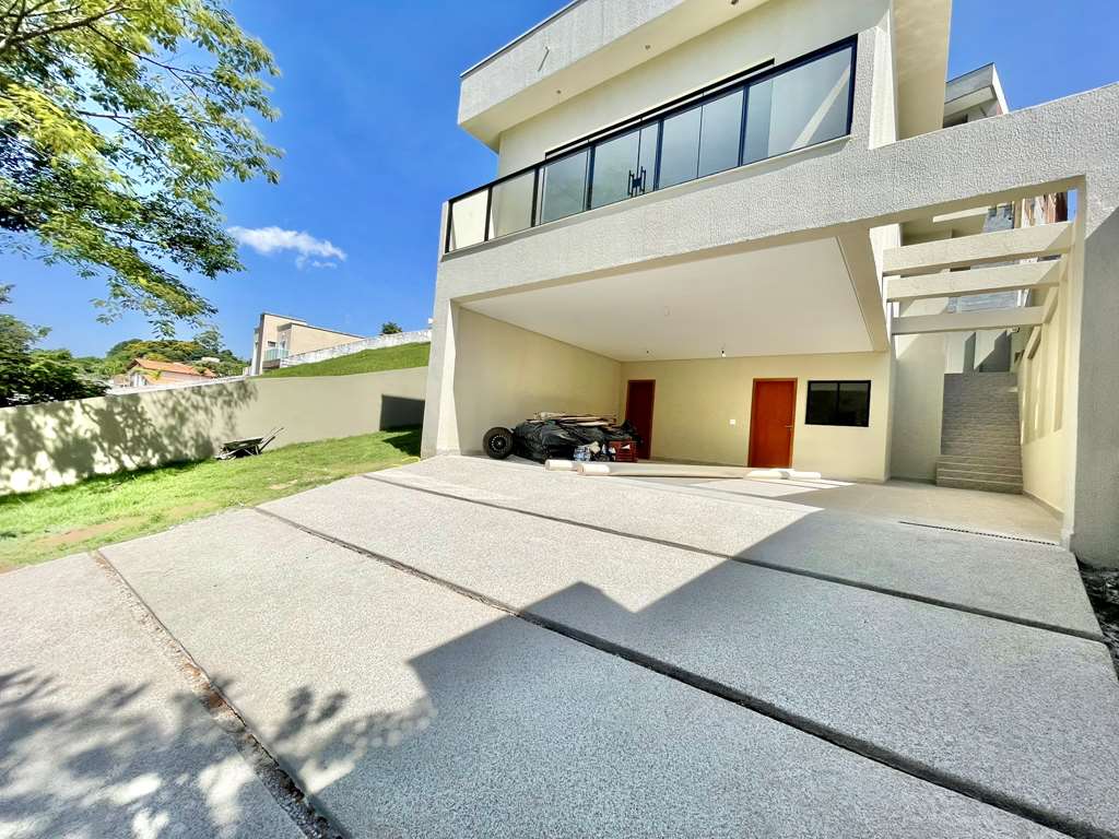 Casa à venda com 3 quartos, 550m² - Foto 1