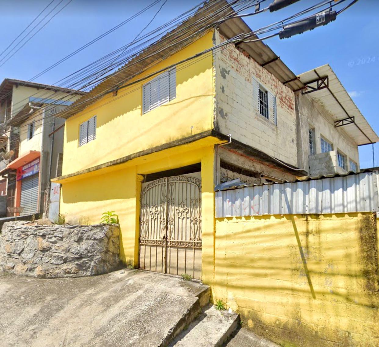 CASA com  COZINHA INDUSTRIAL e GALPÃO  200m2  Km30 - Jardim Barro Branco - Cotia / SP