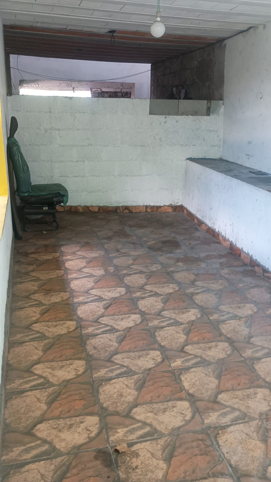 CASA com  COZINHA INDUSTRIAL e GALPÃO  200m2  Km30 - Jardim Barro Branco - Cotia / SP