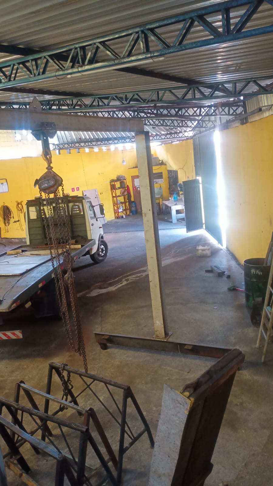 CASA com  COZINHA INDUSTRIAL e GALPÃO  200m2  Km30 - Jardim Barro Branco - Cotia / SP