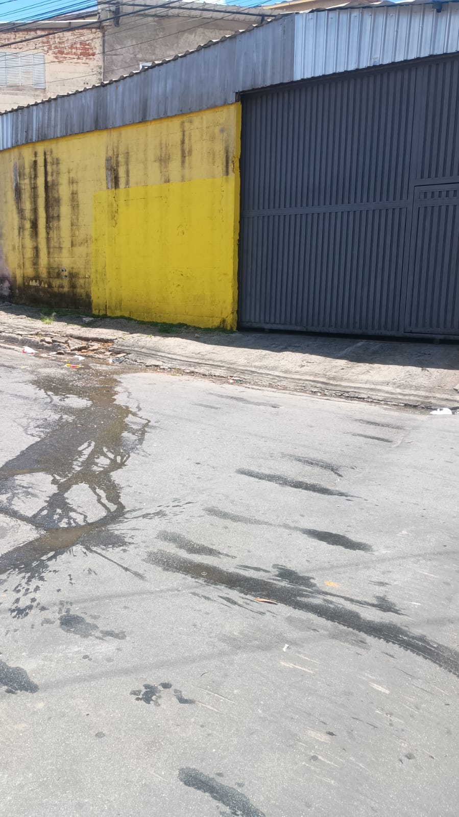 CASA com  COZINHA INDUSTRIAL e GALPÃO  200m2  Km30 - Jardim Barro Branco - Cotia / SP