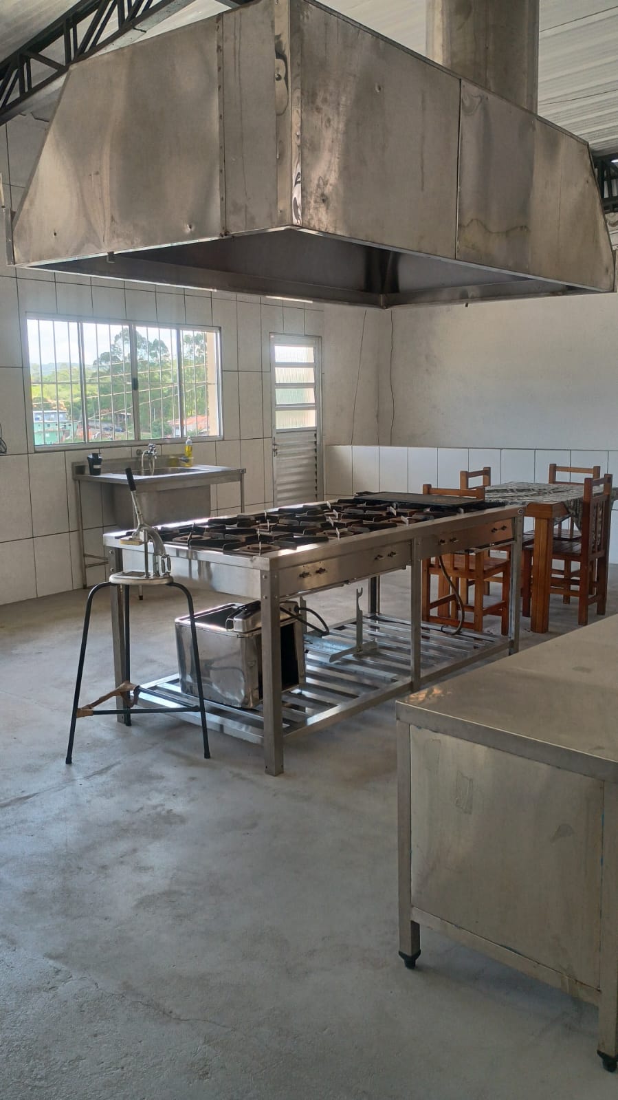 CASA com  COZINHA INDUSTRIAL e GALPÃO  200m2  Km30 - Jardim Barro Branco - Cotia / SP