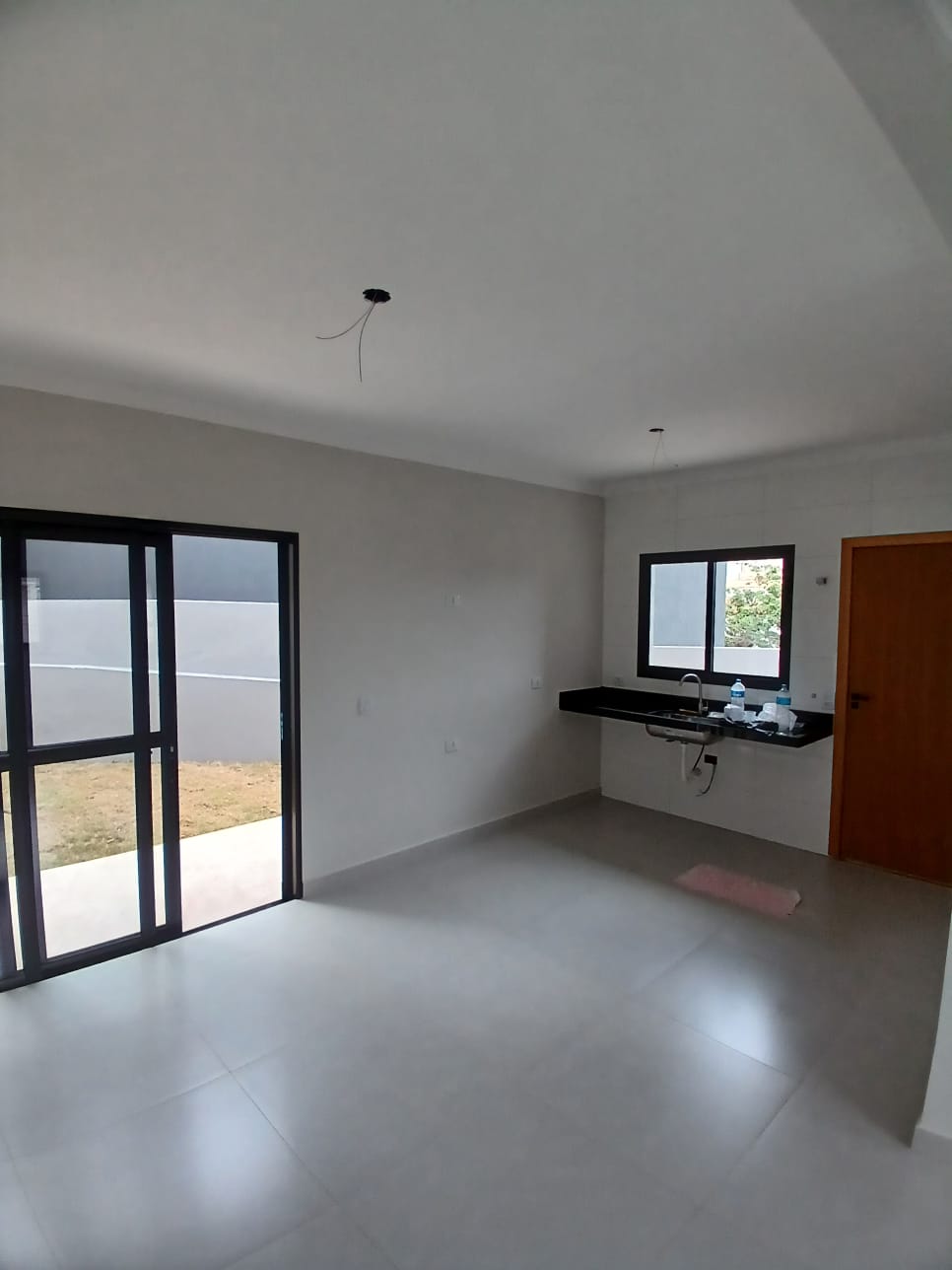 NOVISSIMA!!!  Casa com 02 Dormitórios sendo 01 suíte - Condomínio Residencial Villa D'Este - Jardim Rio das Pedras - Cotia/SP