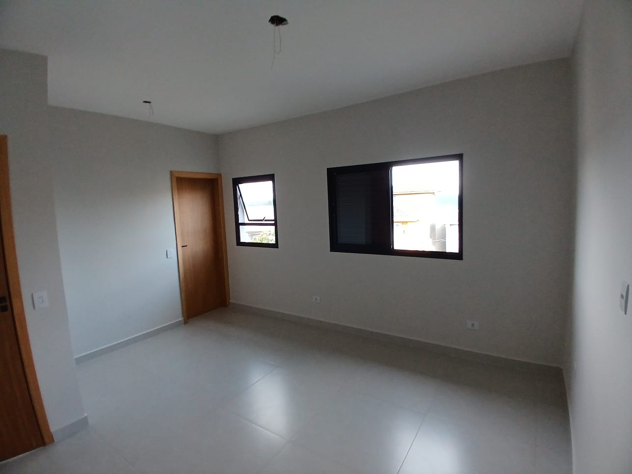 NOVISSIMA!!!  Casa com 02 Dormitórios sendo 01 suíte - Condomínio Residencial Villa D'Este - Jardim Rio das Pedras - Cotia/SP