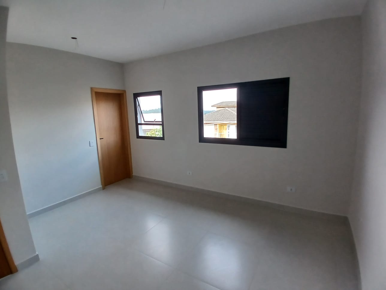 NOVISSIMA!!!  Casa com 02 Dormitórios sendo 01 suíte - Condomínio Residencial Villa D'Este - Jardim Rio das Pedras - Cotia/SP