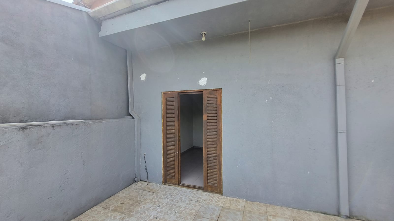 Casa para alugar com 2 quartos, 200m² - Foto 2