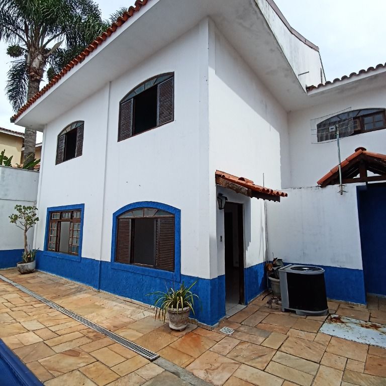 Casa de Condomínio para alugar com 4 quartos, 211m² - Foto 16