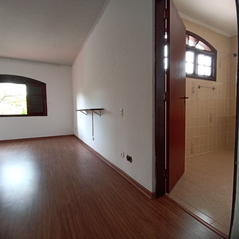 Casa de Condomínio para alugar com 4 quartos, 211m² - Foto 25