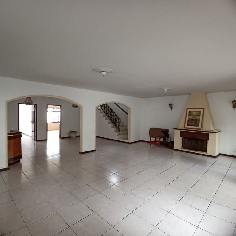 Casa de Condomínio para alugar com 4 quartos, 211m² - Foto 6